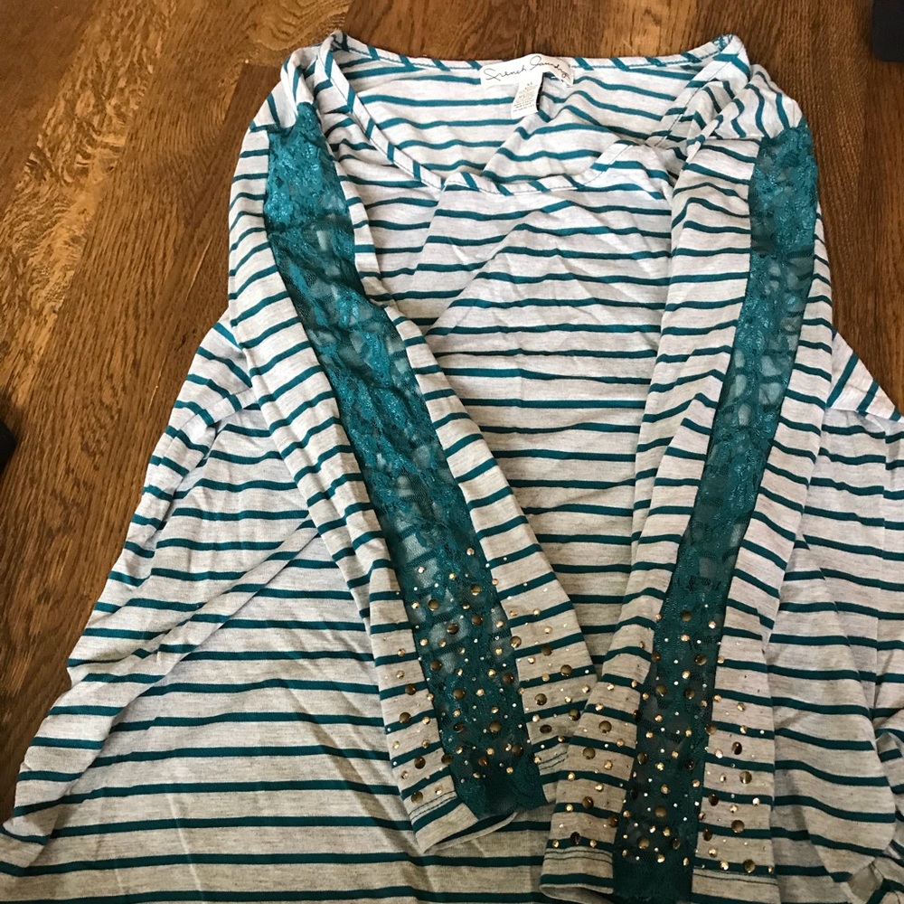 Teal/gray maternity shirt